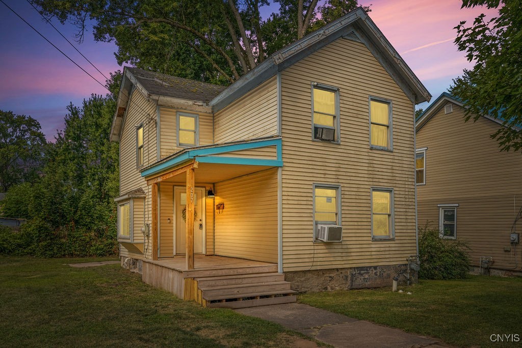 207 N Lake Street