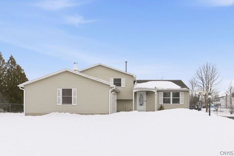 Homes For Sale - 8486 Torchwood Lane<br/> Cicero, NY 13039