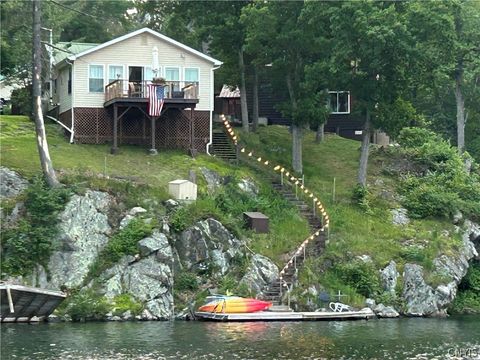 Homes For Sale - 560 W Shore Road<br/> Hammond, NY 13646