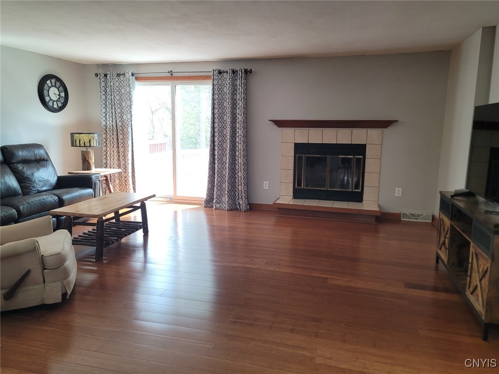 8212 Beehive Circle, Clay, New York image 11