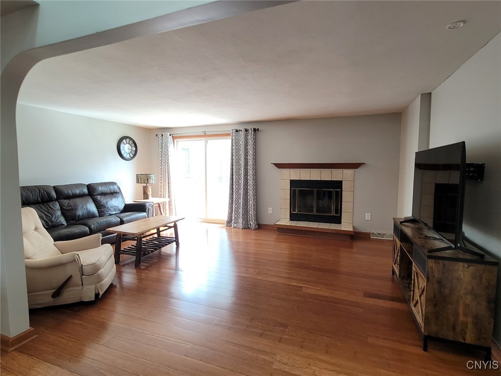 8212 Beehive Circle, Clay, New York image 4