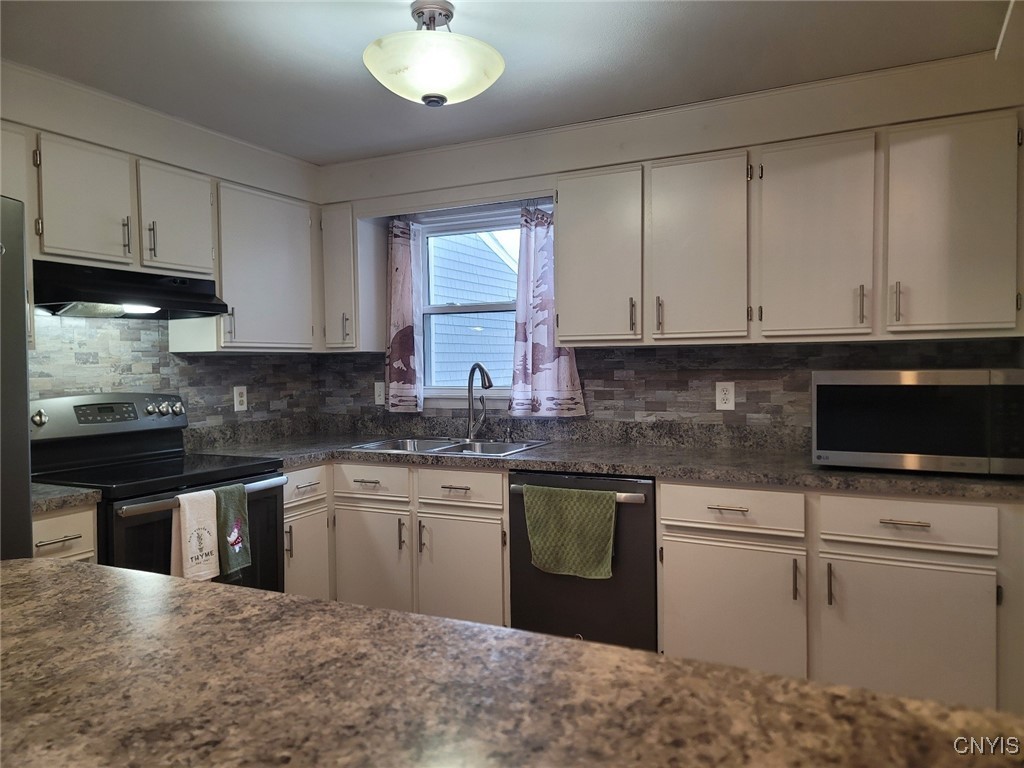 8212 Beehive Circle, Clay, New York image 9
