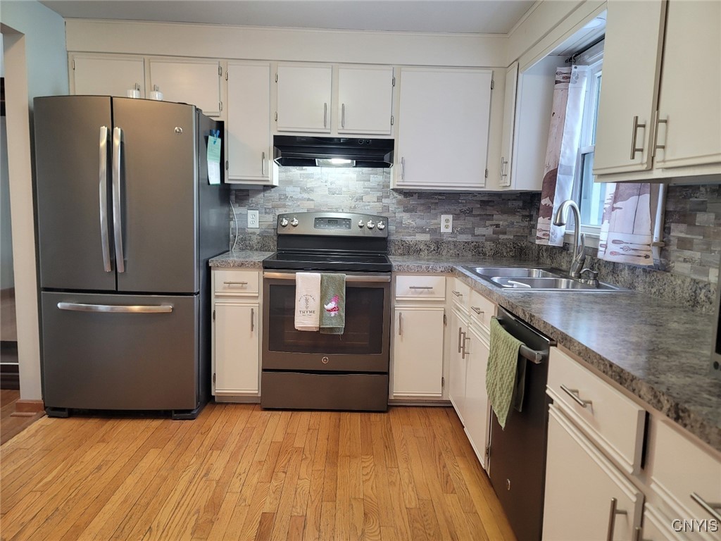 8212 Beehive Circle, Clay, New York image 10