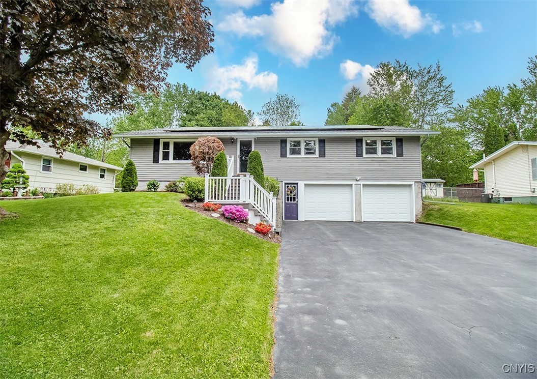 106 Peterson Drive, Camillus, New York image 2