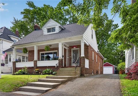 Homes For Sale - 148 Winthrop Rd Rd<br/> Syracuse, NY 13206
