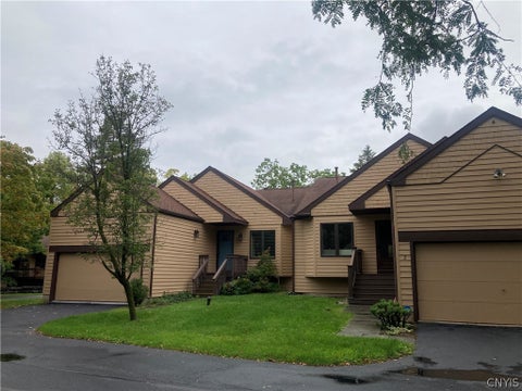 Homes For Sale - 4 Daybreak Lane<br/> Syracuse, NY 13210