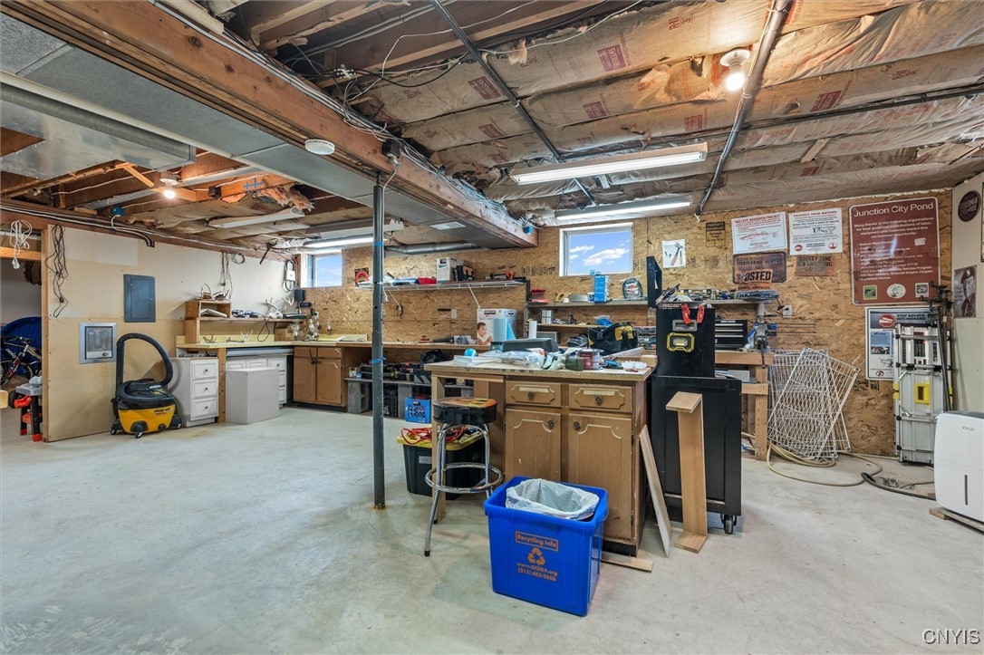 6589 Winchell Road, Camillus, New York image 35
