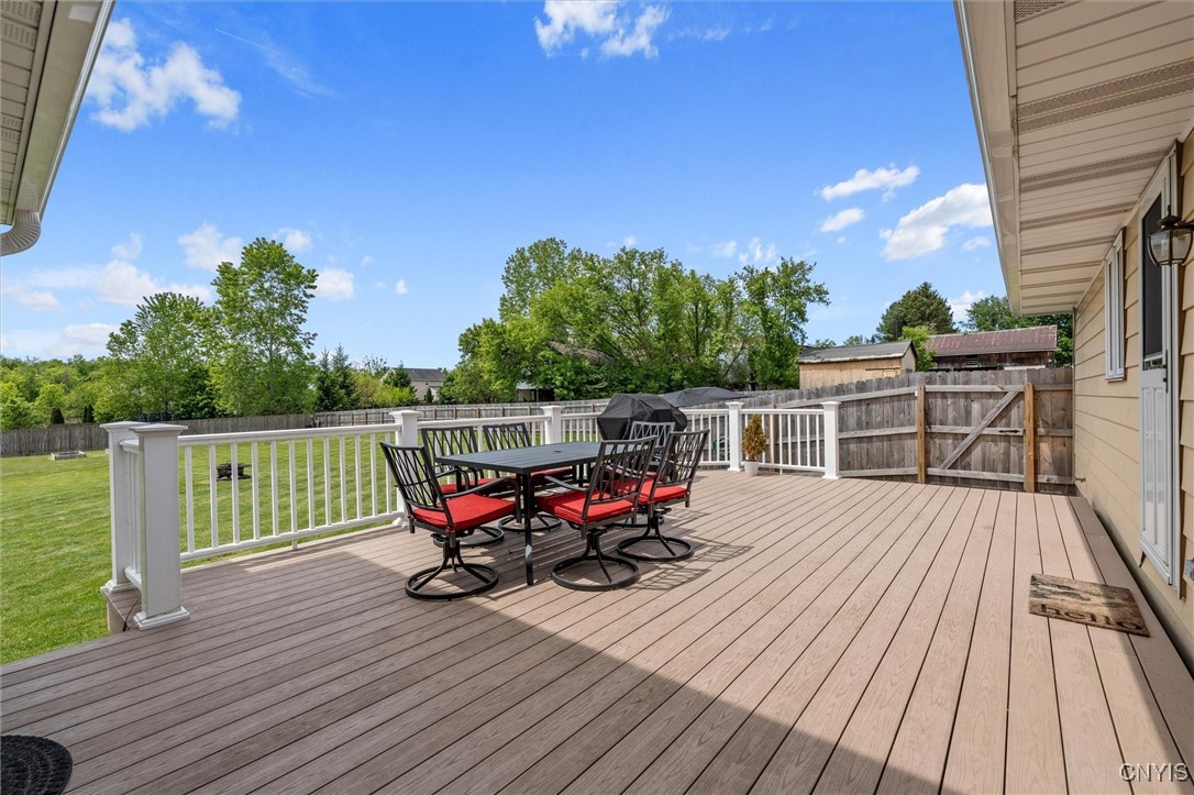 6589 Winchell Road, Camillus, New York image 37