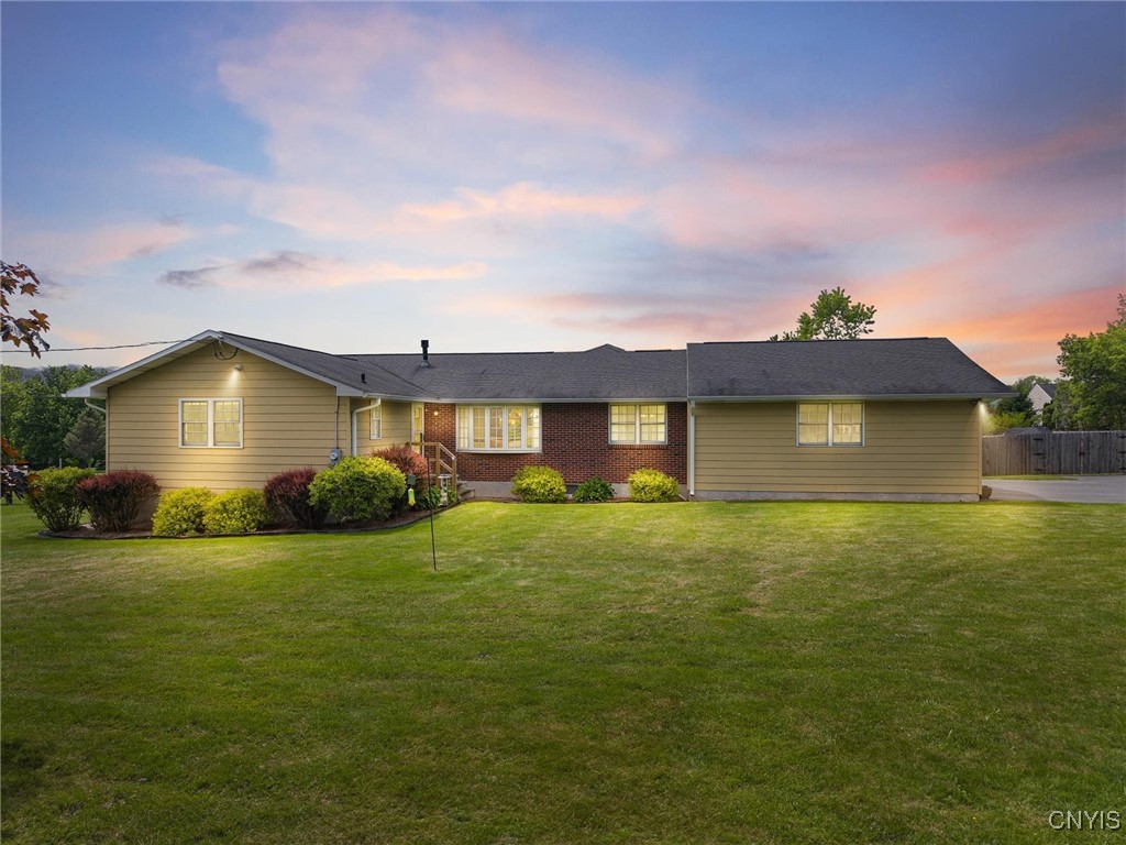 6589 Winchell Road, Camillus, New York image 1