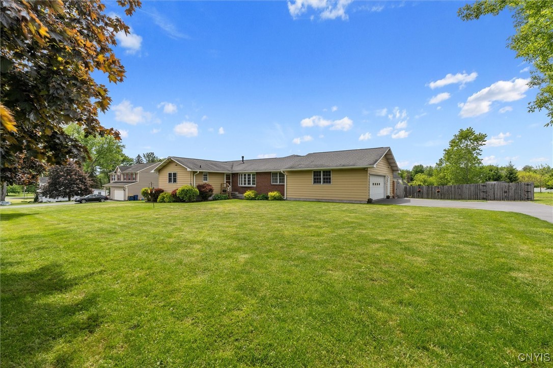 6589 Winchell Road, Camillus, New York image 3
