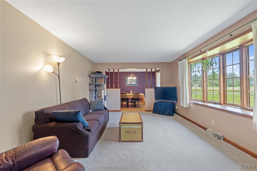 6589 Winchell Road, Camillus, New York image 30