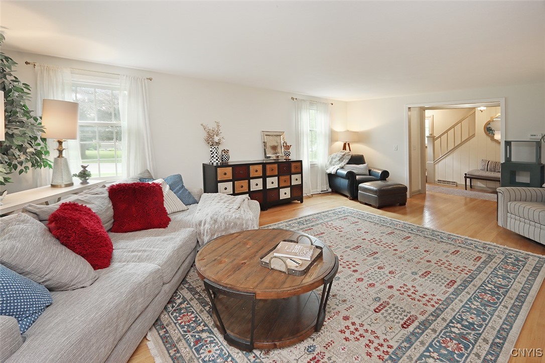7643 Somerset Lane, Manlius, New York image 3