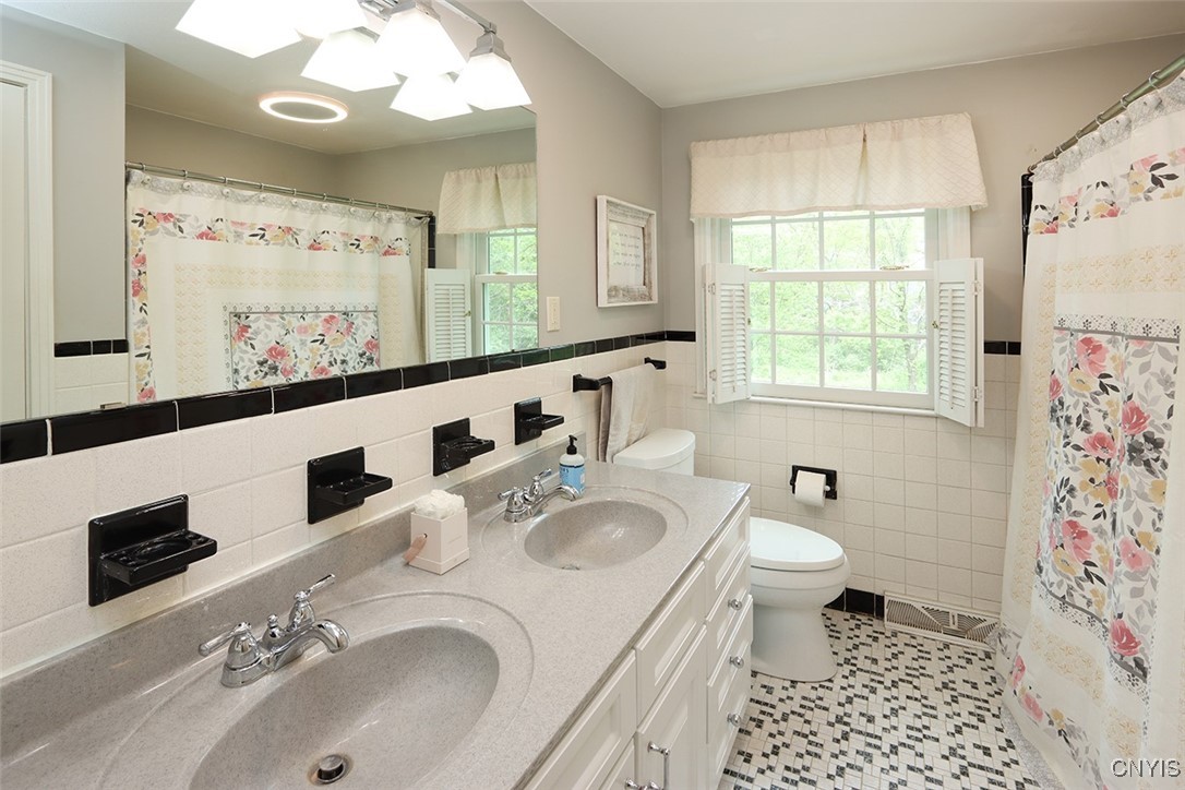7643 Somerset Lane, Manlius, New York image 32