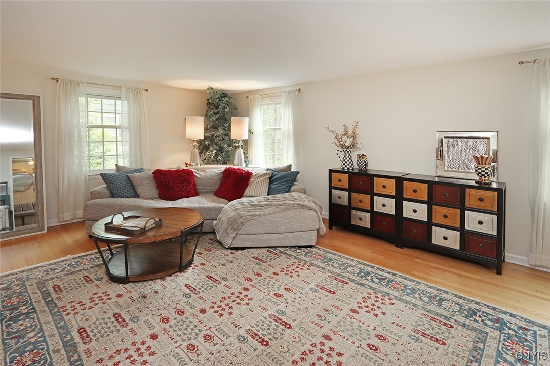 7643 Somerset Lane, Manlius, New York image 5