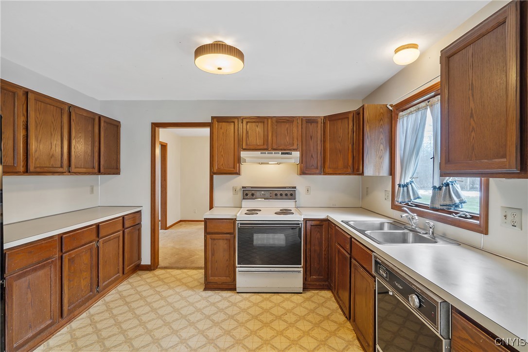 9478 Hawkeye Drive, Cicero, New York image 7