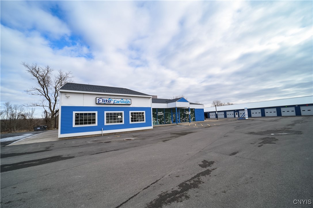 1700 Oriskany Street W