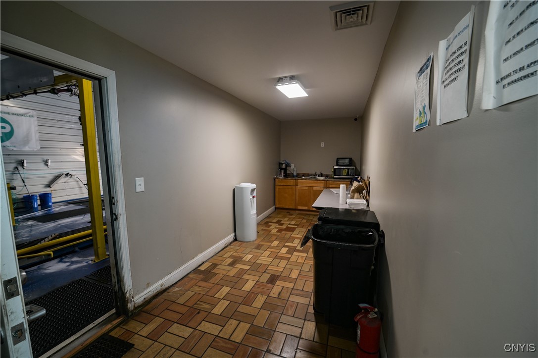 1700 Oriskany Street W