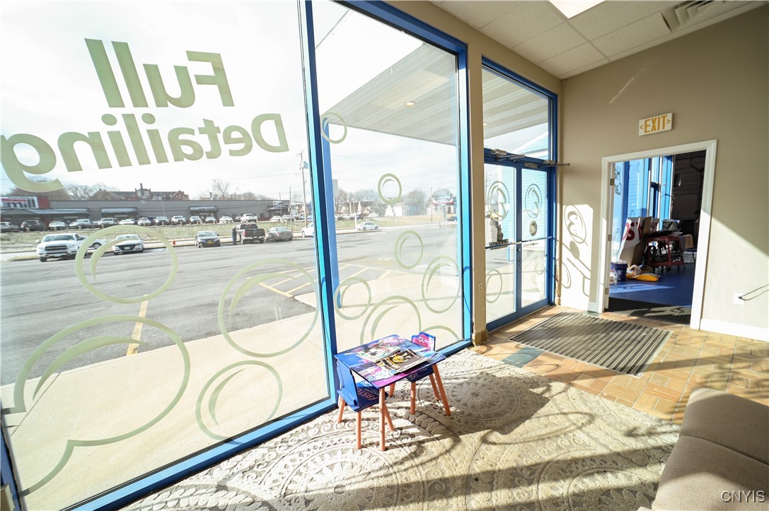 1700 Oriskany Street W