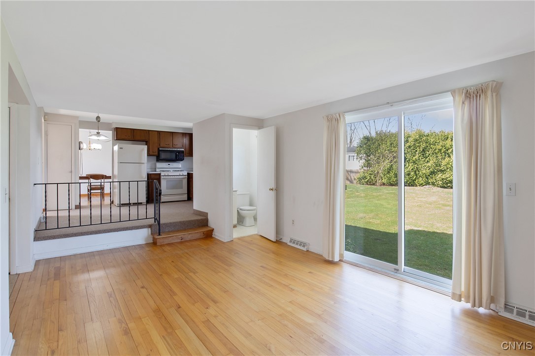 5373 Catalina Circle, Clay, New York image 18
