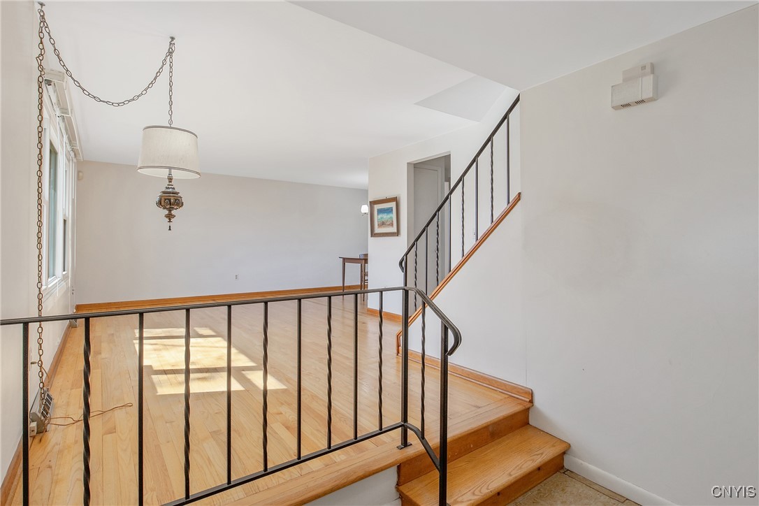 5373 Catalina Circle, Clay, New York image 4