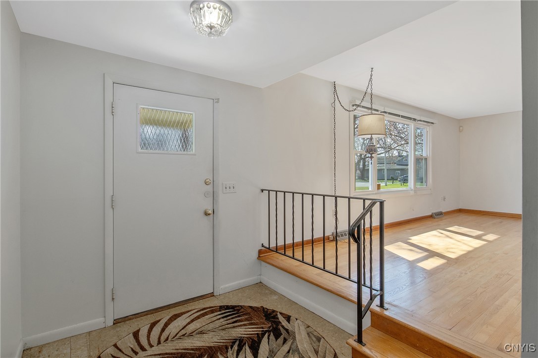 5373 Catalina Circle, Clay, New York image 3