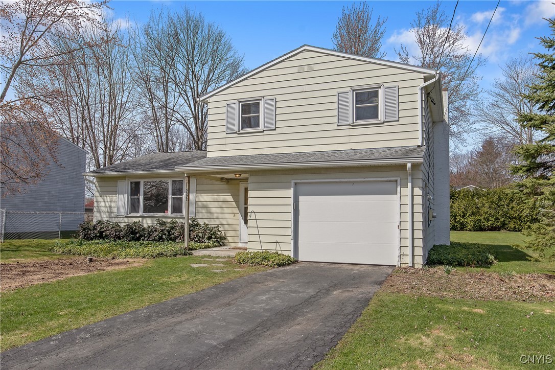 5373 Catalina Circle, Clay, New York image 2