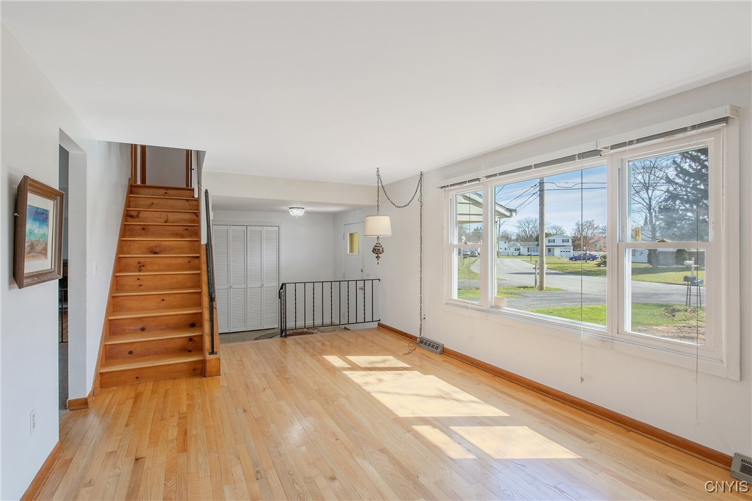 5373 Catalina Circle, Clay, New York image 6