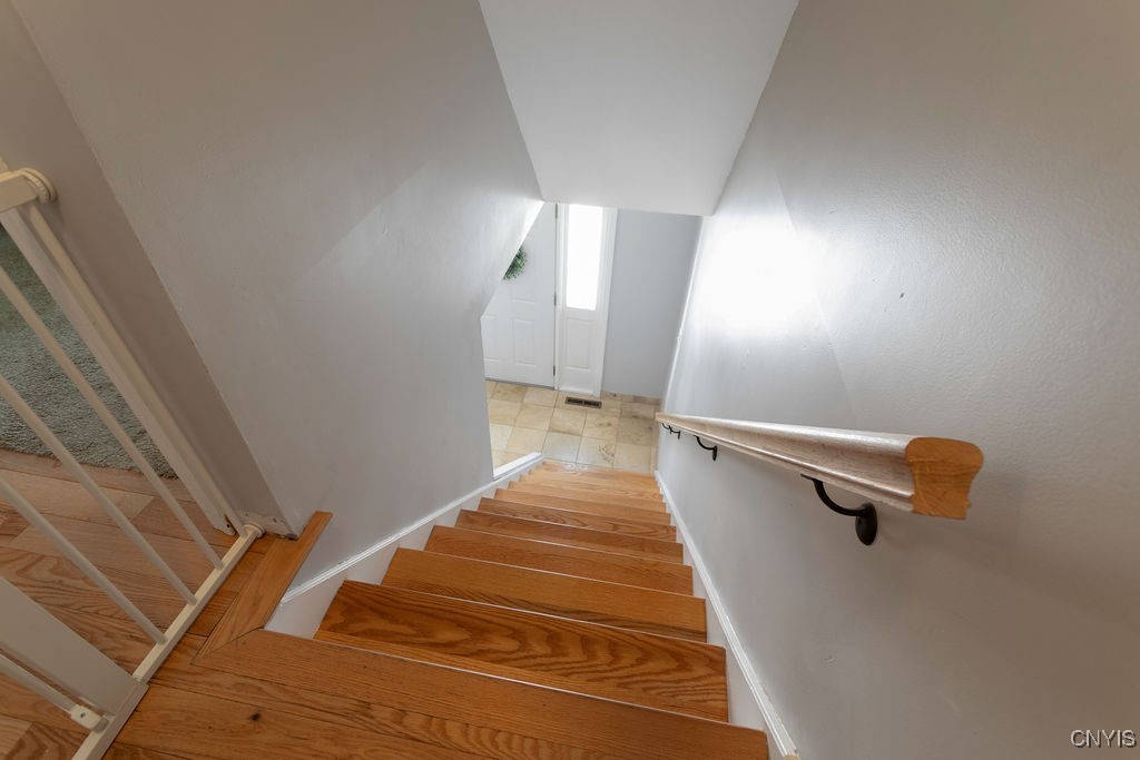 7991 Spruce Hill Drive, Clay, New York image 32