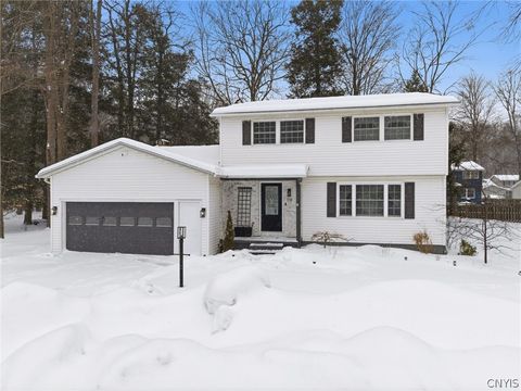 Homes For Sale - 118 Whiskwood Lane<br/> Manlius, NY 13116