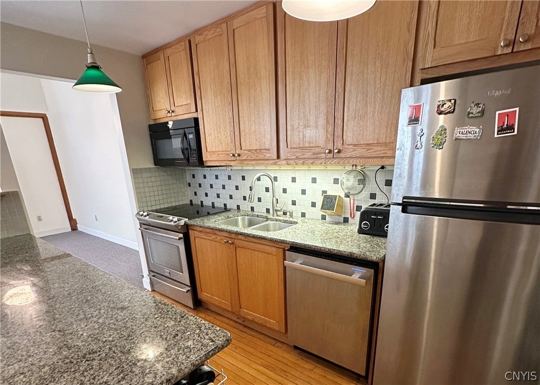 917 Madison Street 106