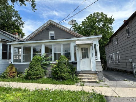 Homes For Sale - 522 Carbon Street<br/> Syracuse, NY 13208