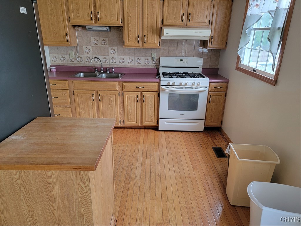 2 Orange Tree Lane, Clay, New York image 36