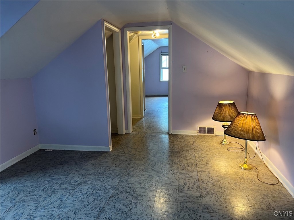 206 Searlwyn Road, Syracuse, New York image 24