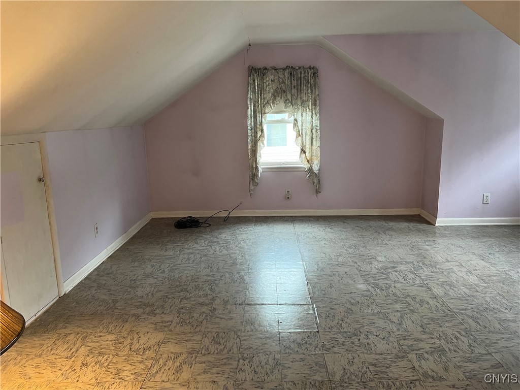 206 Searlwyn Road, Syracuse, New York image 22