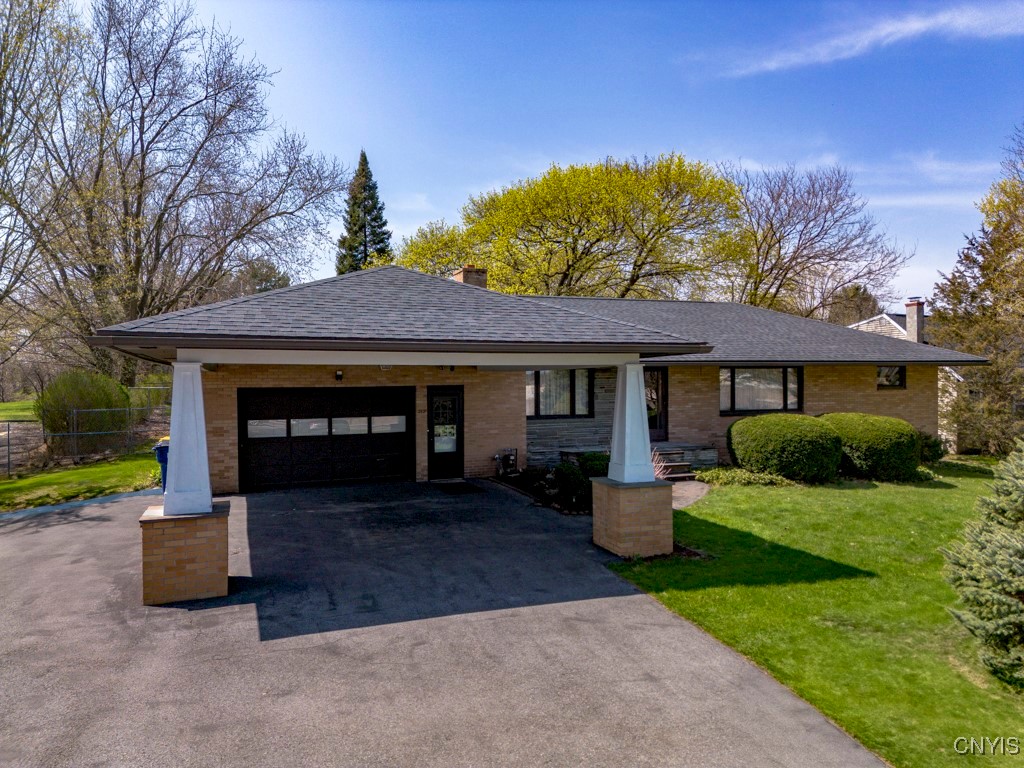 212 Kasson Road, Camillus, New York image 1