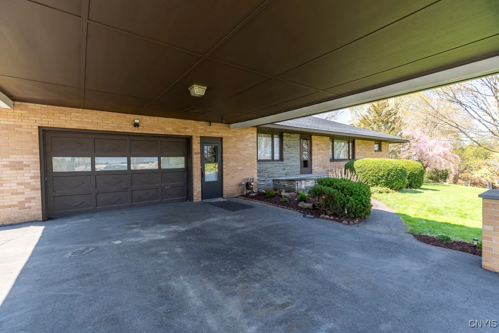212 Kasson Road, Camillus, New York image 3