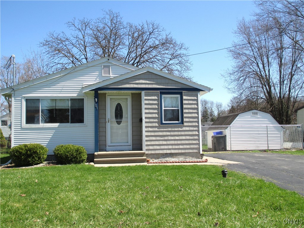 101 Ravenswood Drive, Clay, New York image 2