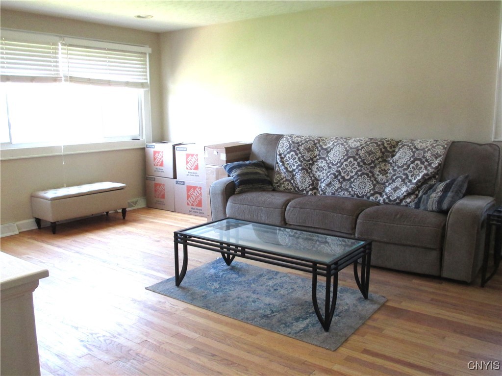 101 Ravenswood Drive, Clay, New York image 7