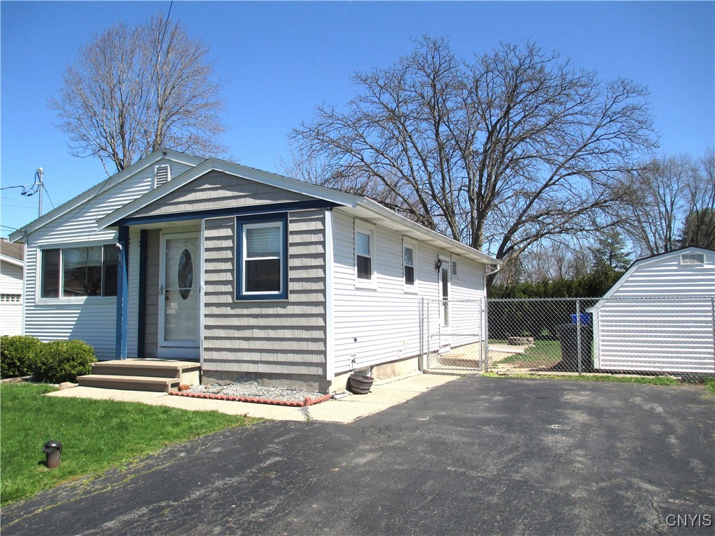 101 Ravenswood Drive, Clay, New York image 3