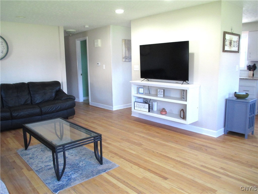 101 Ravenswood Drive, Clay, New York image 5