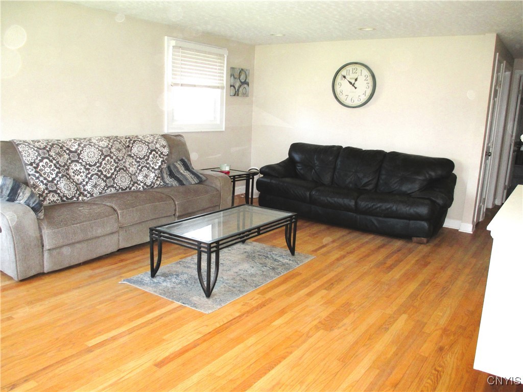 101 Ravenswood Drive, Clay, New York image 4