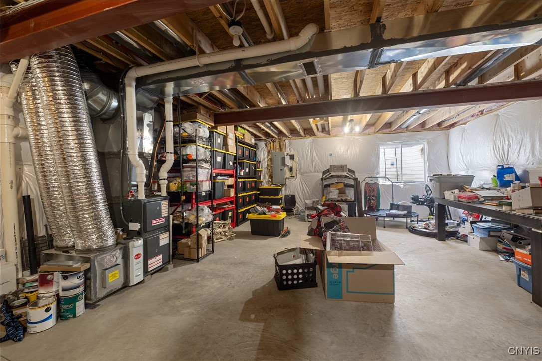 8637 Cobalt Drive, Cicero, New York image 37