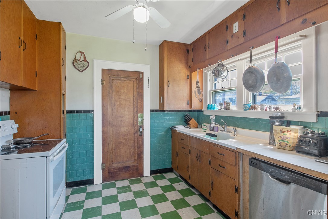 928 Velasko Road, Syracuse, New York image 15