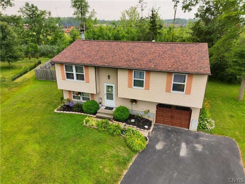 Homes For Sale - 105 Winstead Circle<br/> Manlius, NY 13116