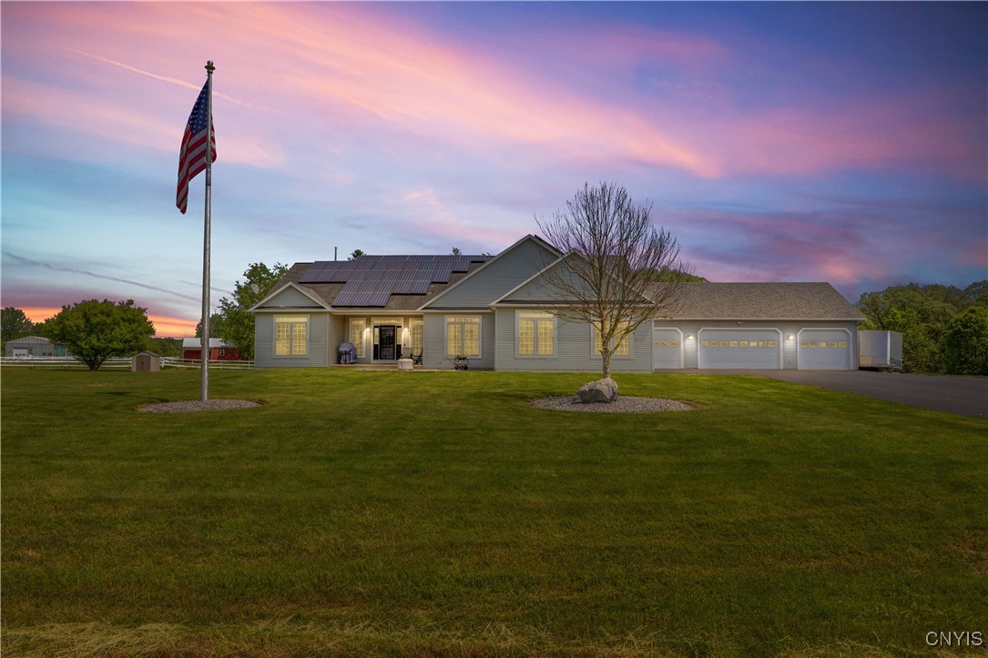 4838 Appaloosa Trl, Clay, New York image 1