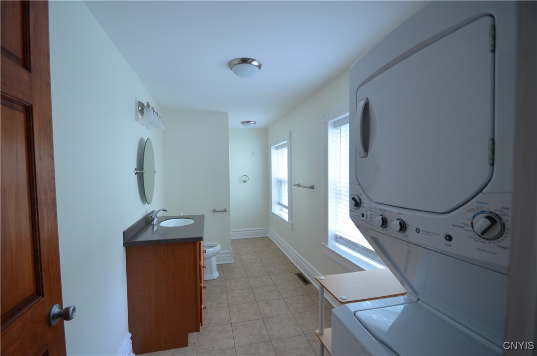 Syracuse, New York 13203, United States, 2 Bedrooms Bedrooms, ,1 BathroomBathrooms,Residential,Active,198647