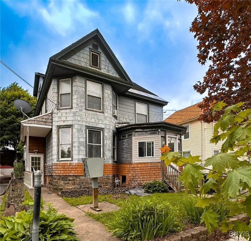 40 E River Street