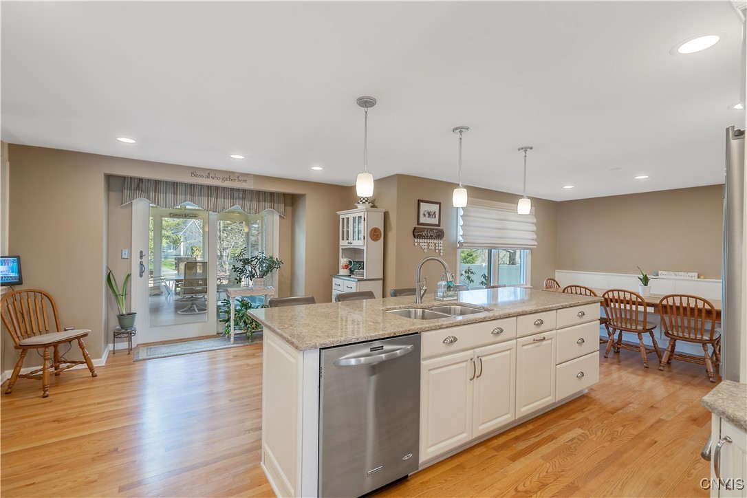 8211 Molson Way, Clay, New York image 6