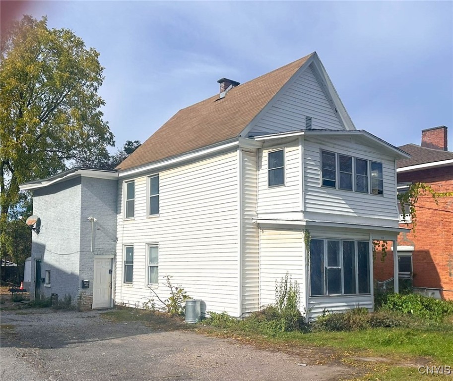 910 Downer Avenue