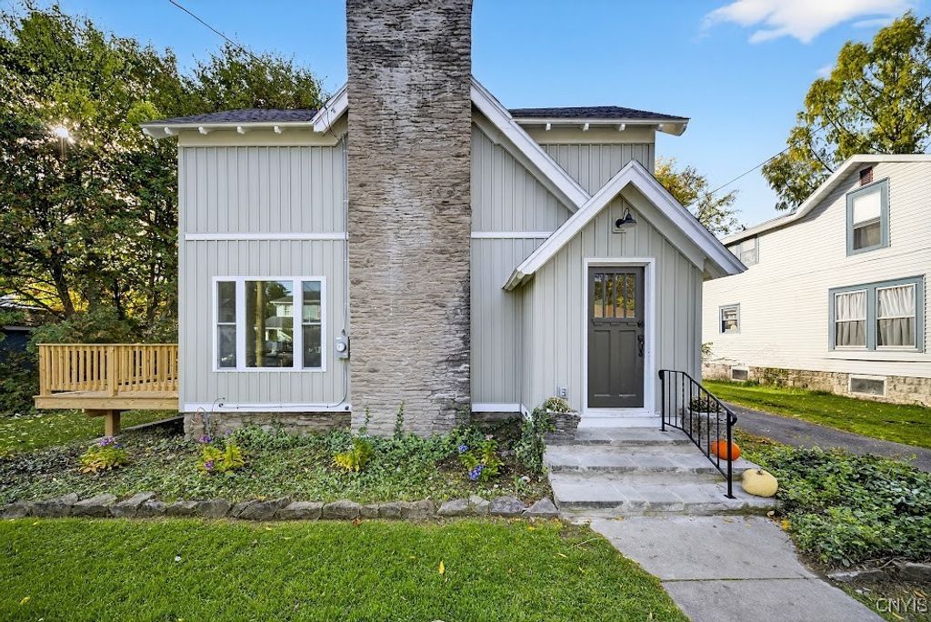 Photo of 127 W W Warrington Road, Syracuse, NY 13205 (MLS # S1652685)